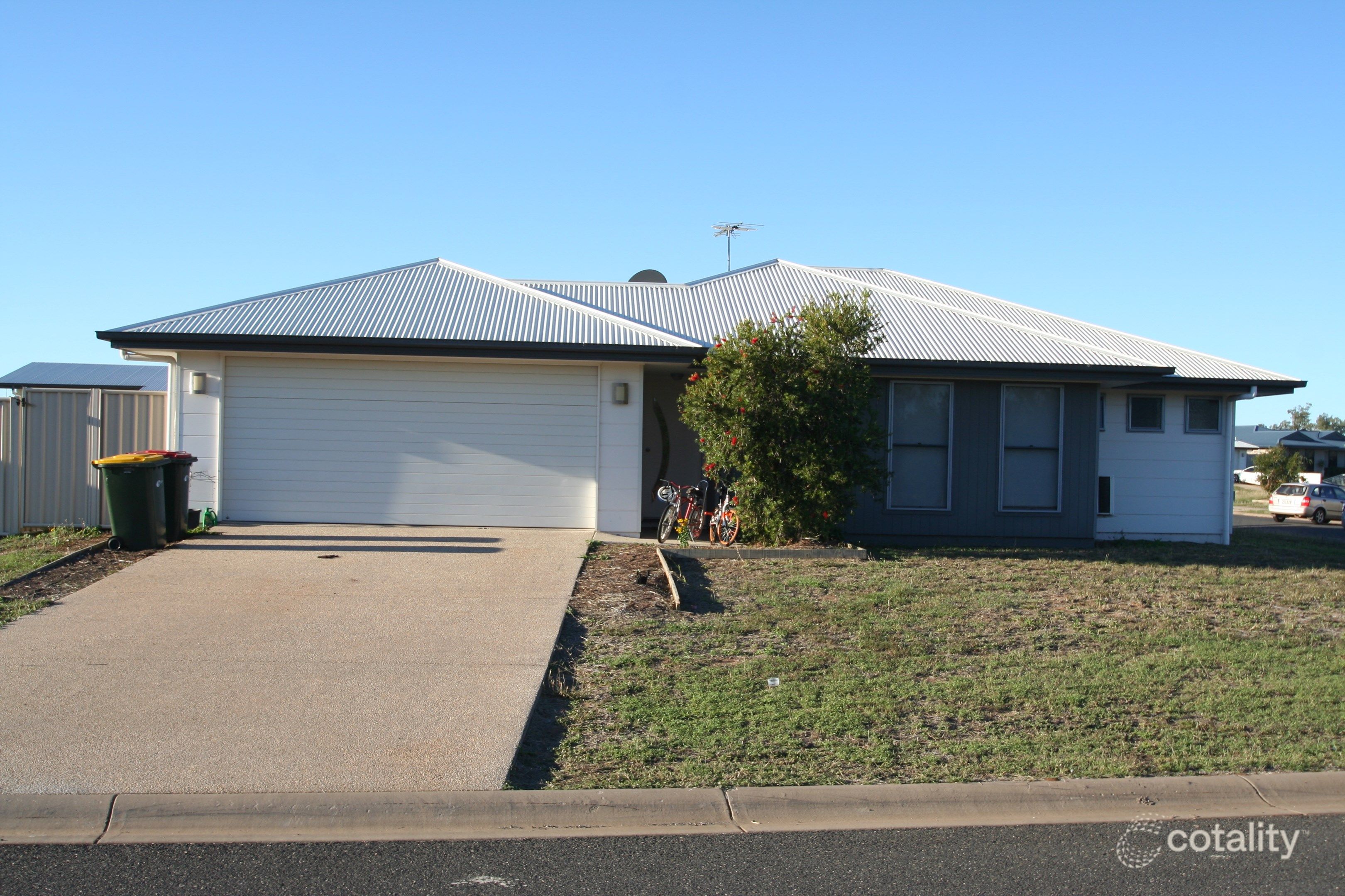 2/32 Lakeside Dr, Emerald, QLD 4720