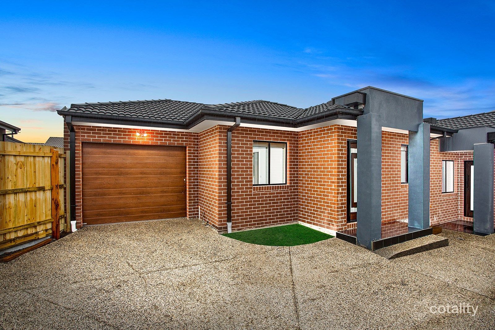 2/49 Gillingham Cres, Craigieburn, VIC 3064
