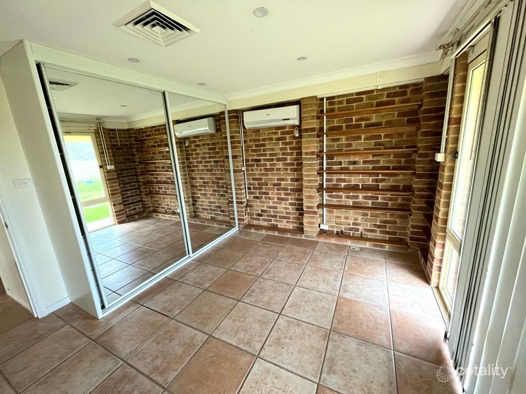 50 Wolstenholme Ave, Greendale, NSW 2745