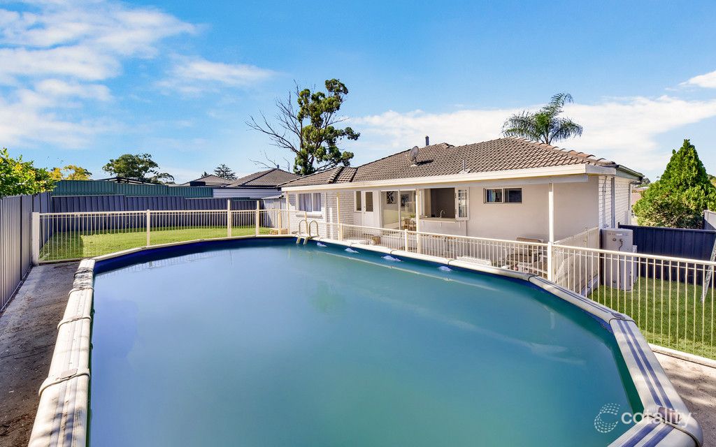 33 Stranraer Dr, St Andrews, NSW 2566
