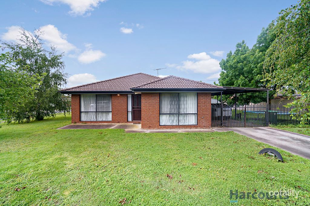 13 Zora Ct, Sebastopol, VIC 3356
