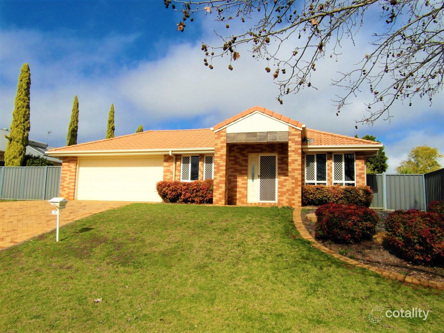 3 Currawong Dr, Highfields, QLD 4352