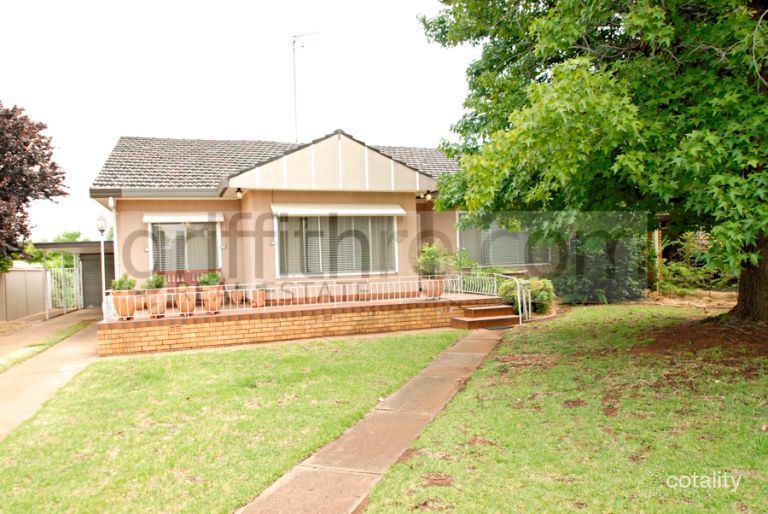 10 Turner St, Griffith, NSW 2680