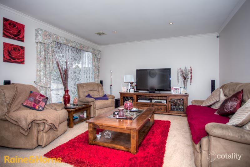 20 Heatherbrae Cres, Sunbury, VIC 3429