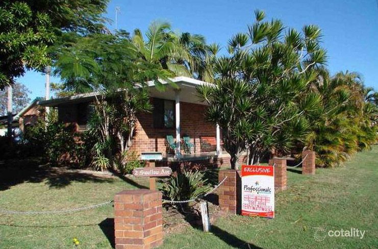 2 Swallow Ave, Paradise Point, QLD 4216