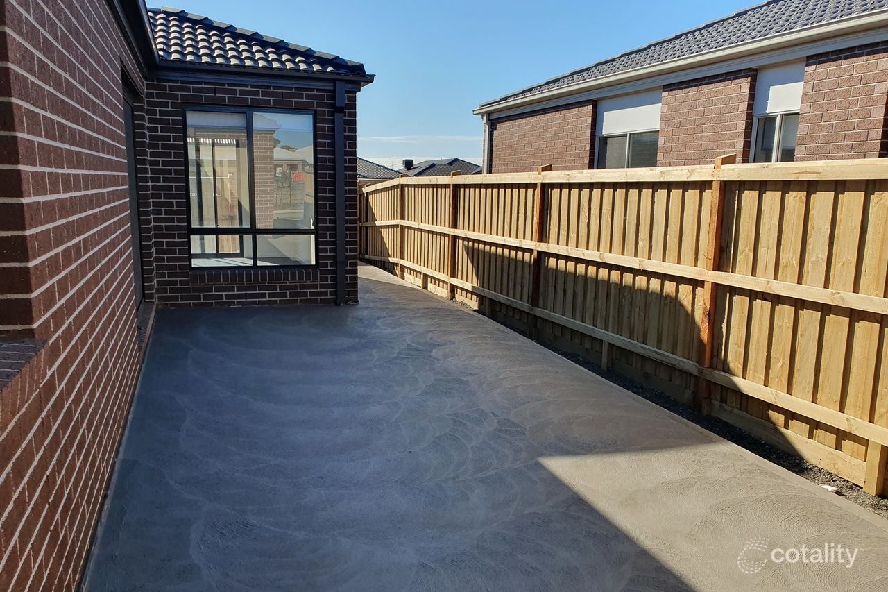 8 Amberfield St, Mickleham, VIC 3064