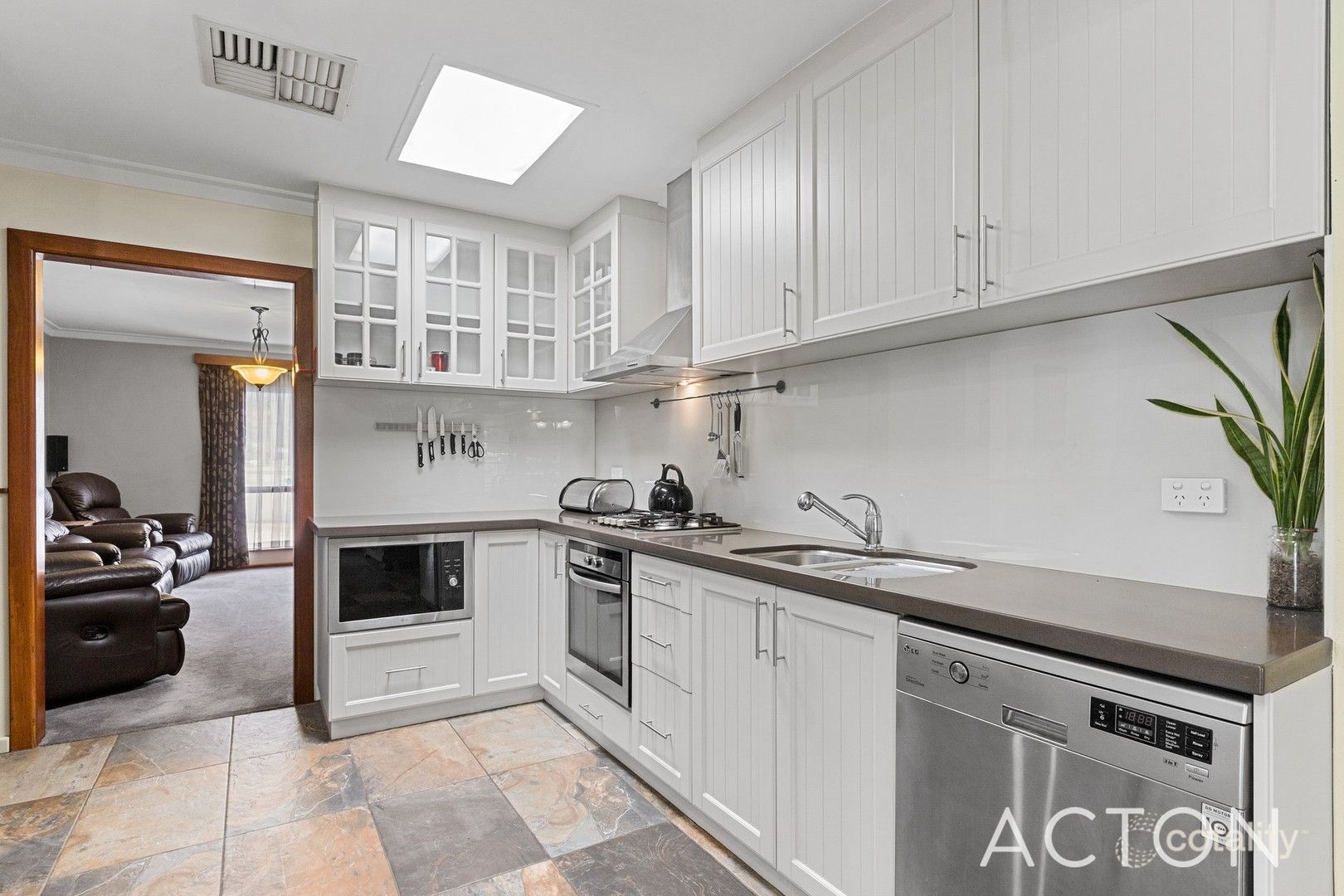 309 Knutsford Ave, Kewdale, WA 6105