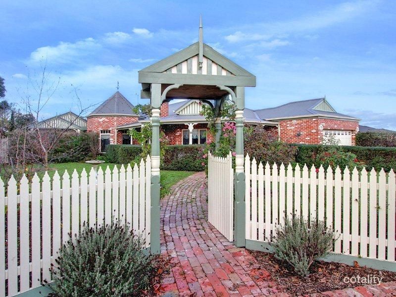 12 Halcyon Rise, Mornington, VIC 3931