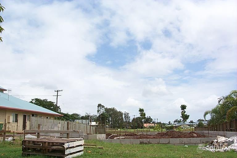 27 Village Tce, Redlynch, QLD 4870