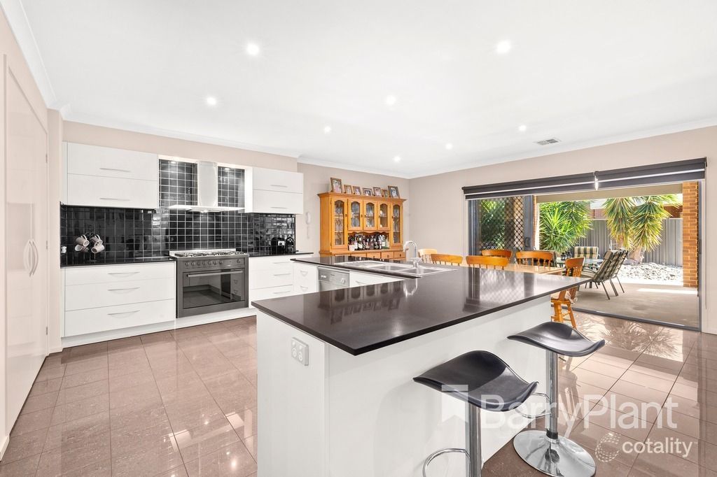 7 Hawkstowe Pde, South Morang, VIC 3752