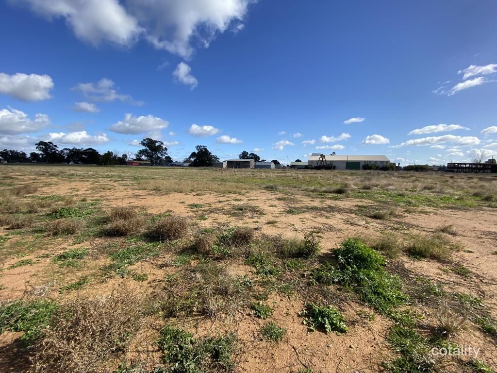 25 Lewis Cres, Finley, NSW 2713