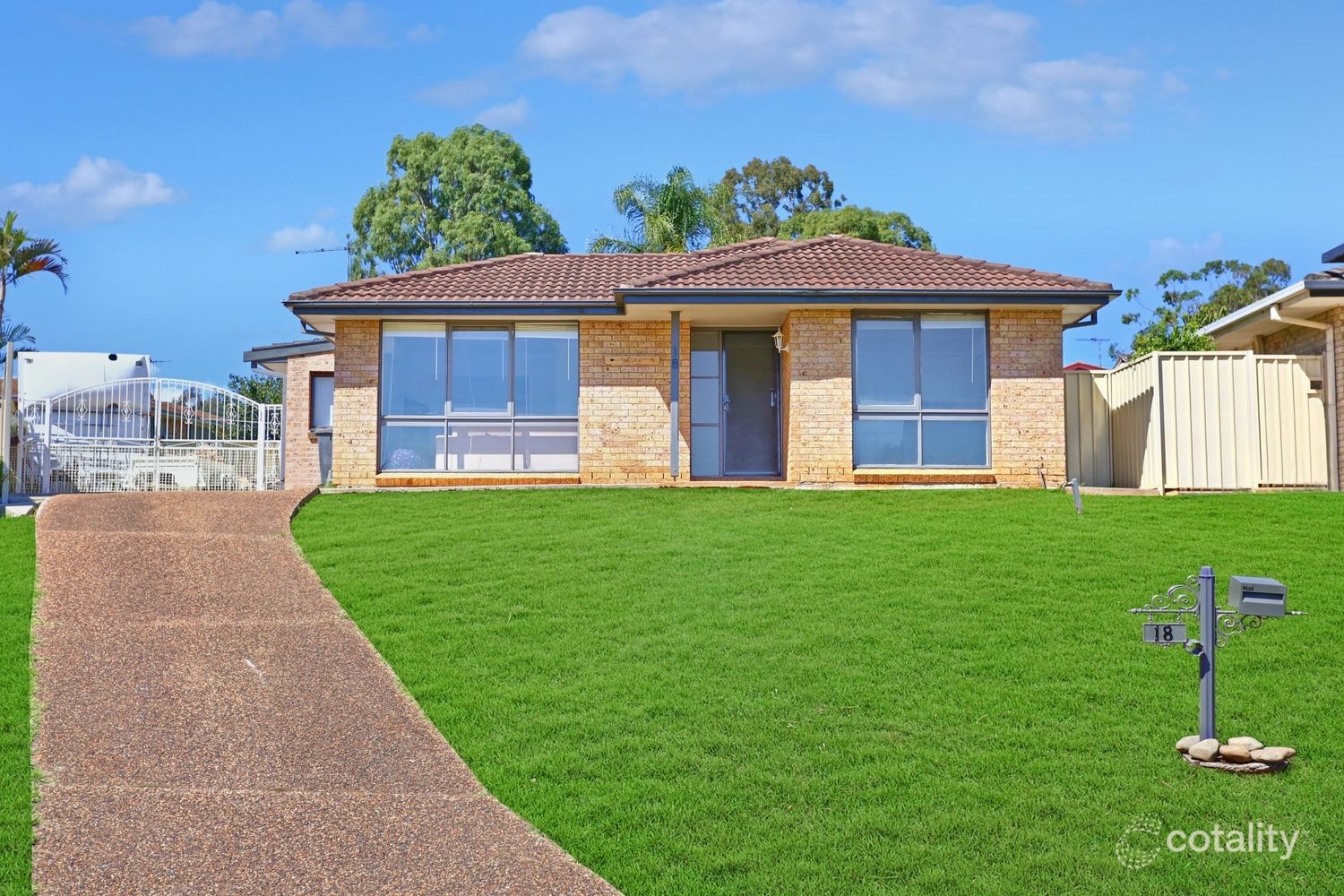 18 Alexis Pl, Rosemeadow, NSW 2560