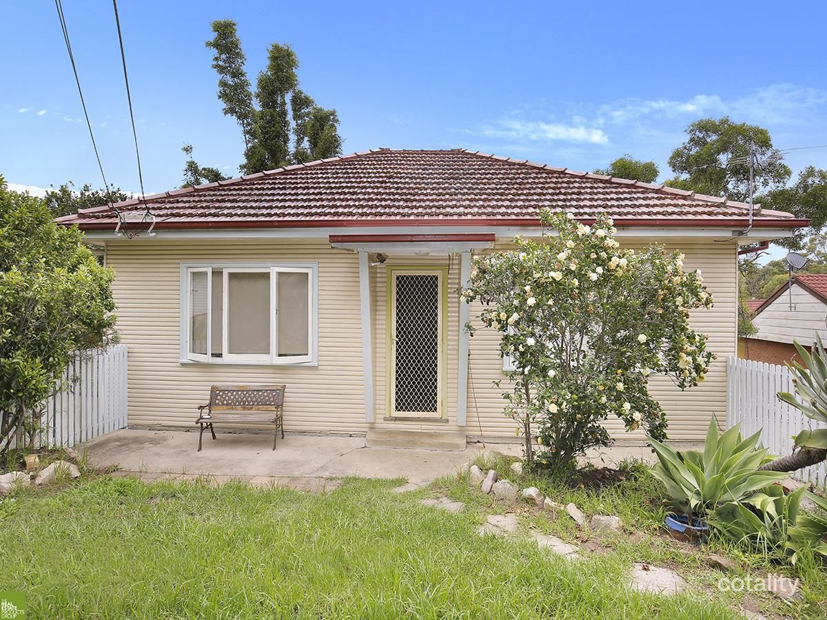 27 Bruce St, Unanderra, NSW 2526