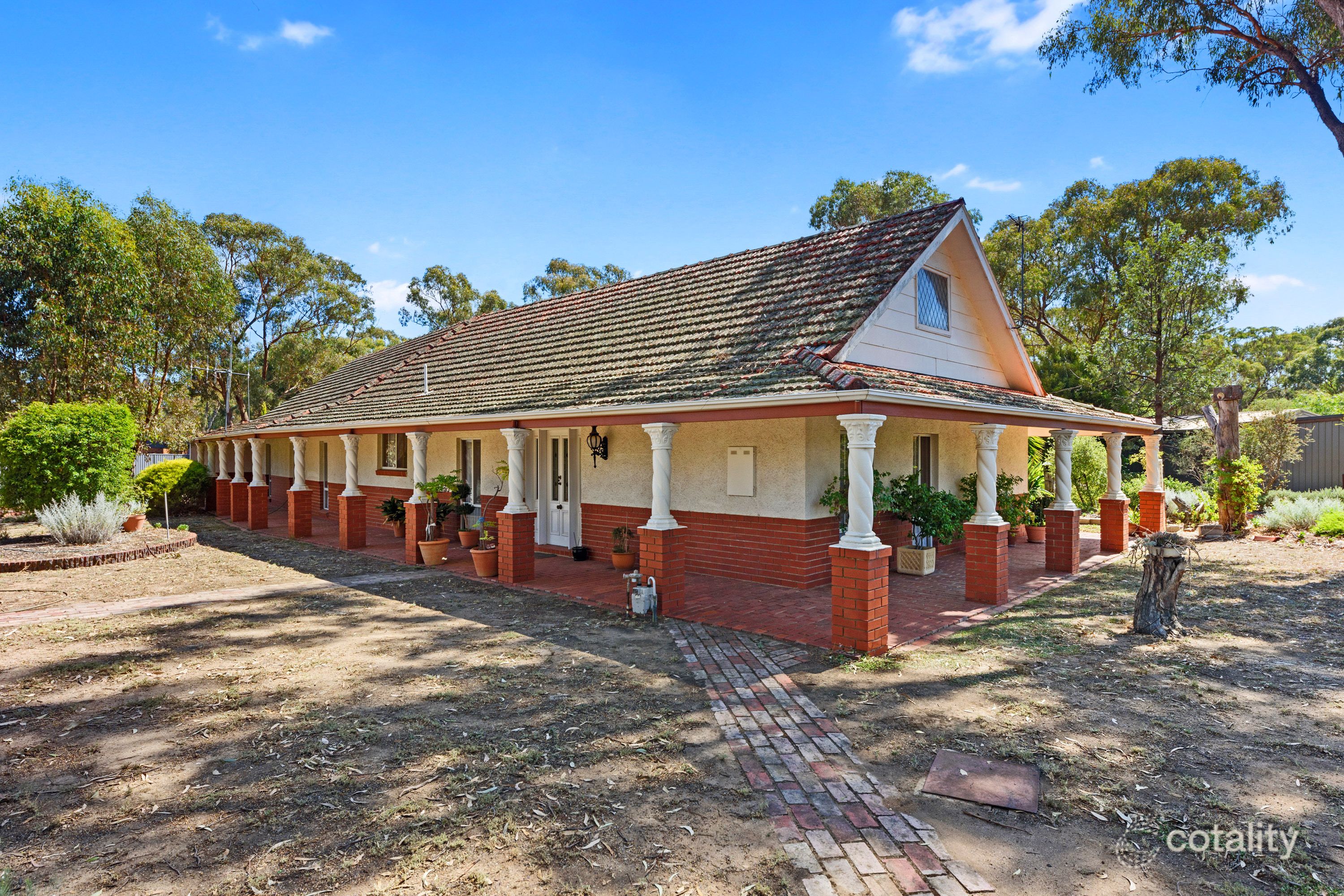 7 Cedar Dr, Ascot, VIC 3551