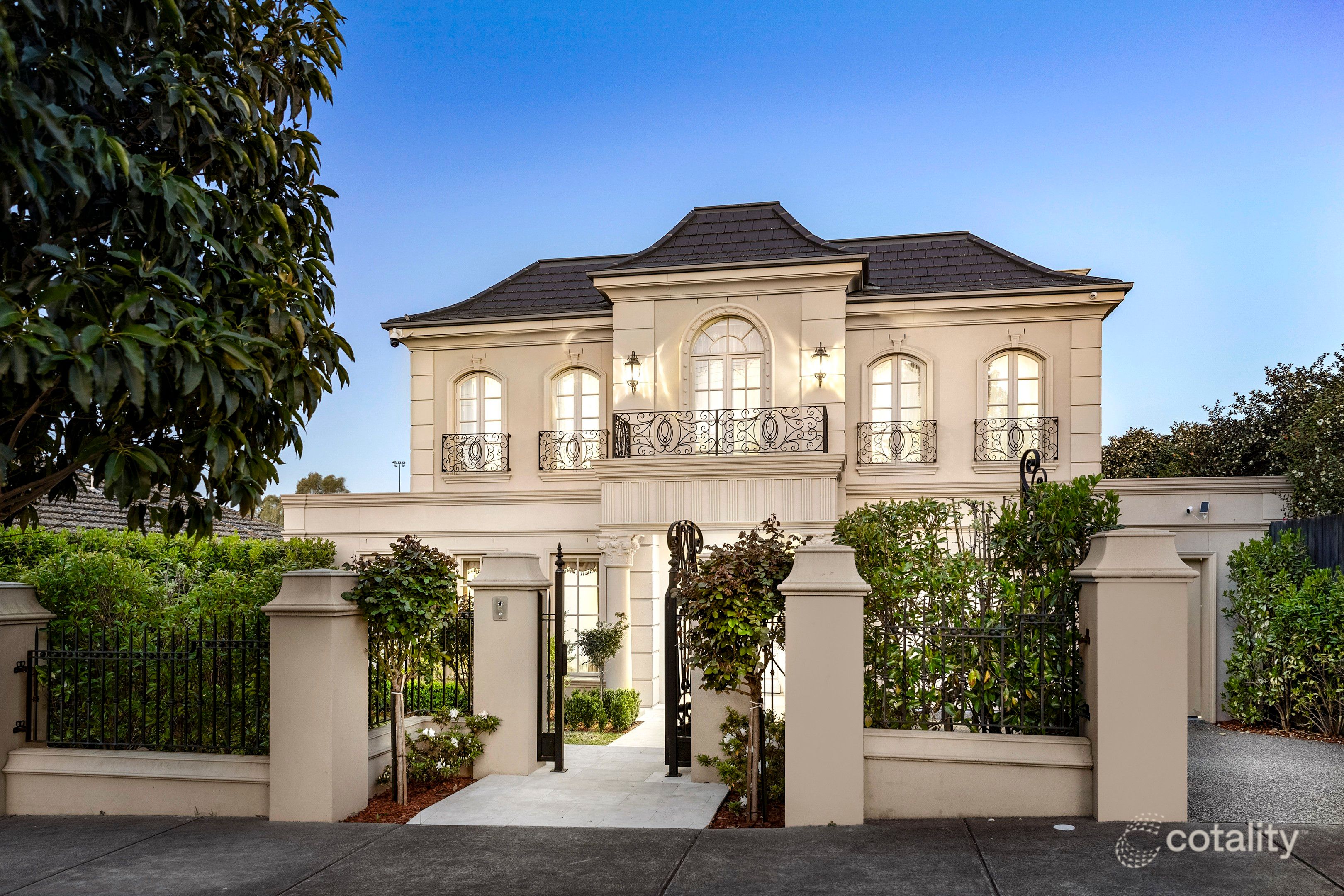 8 Boorool Rd, Kew East, VIC 3102