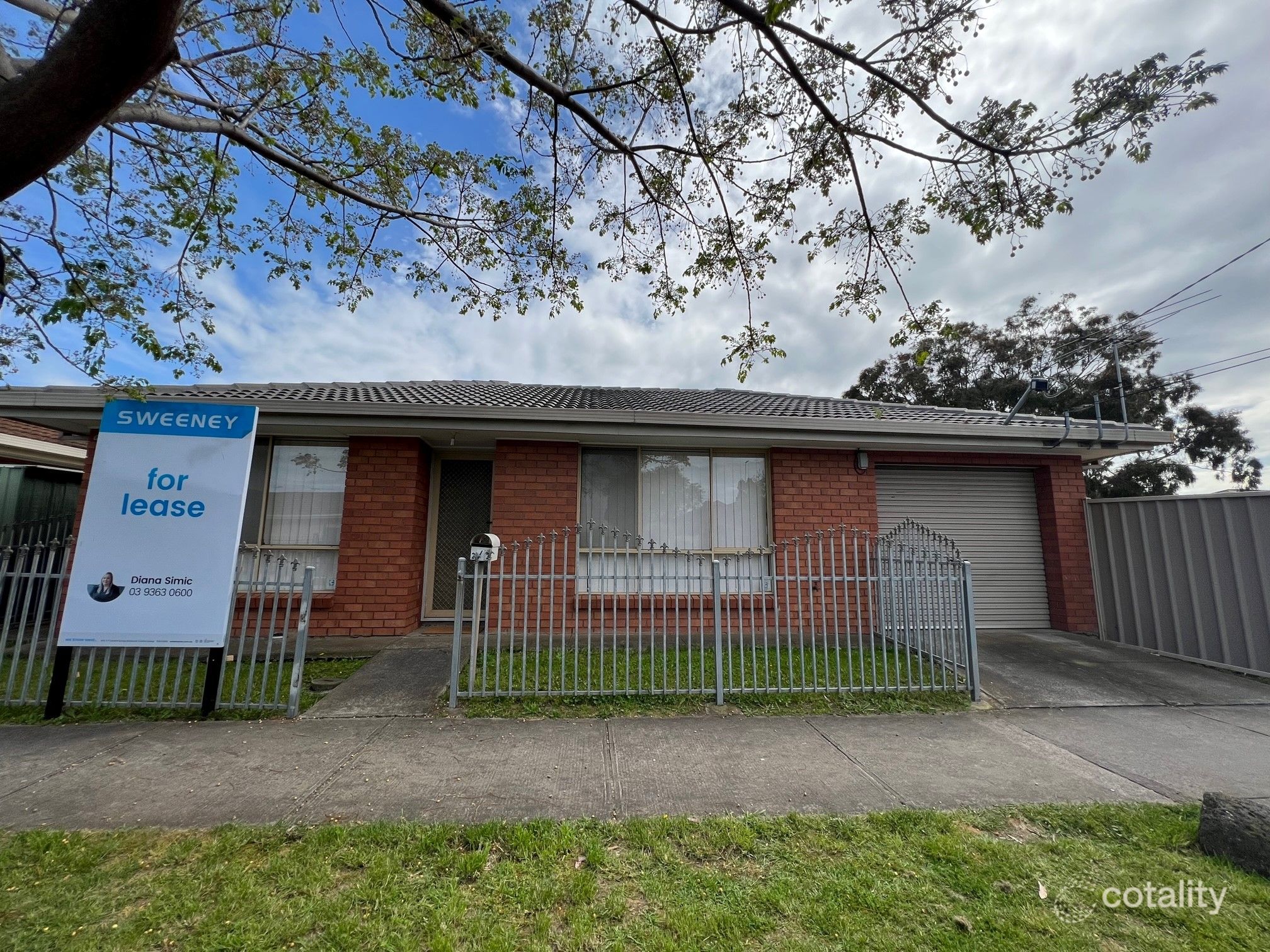 2/2 Doherty St, Deer Park, VIC 3023