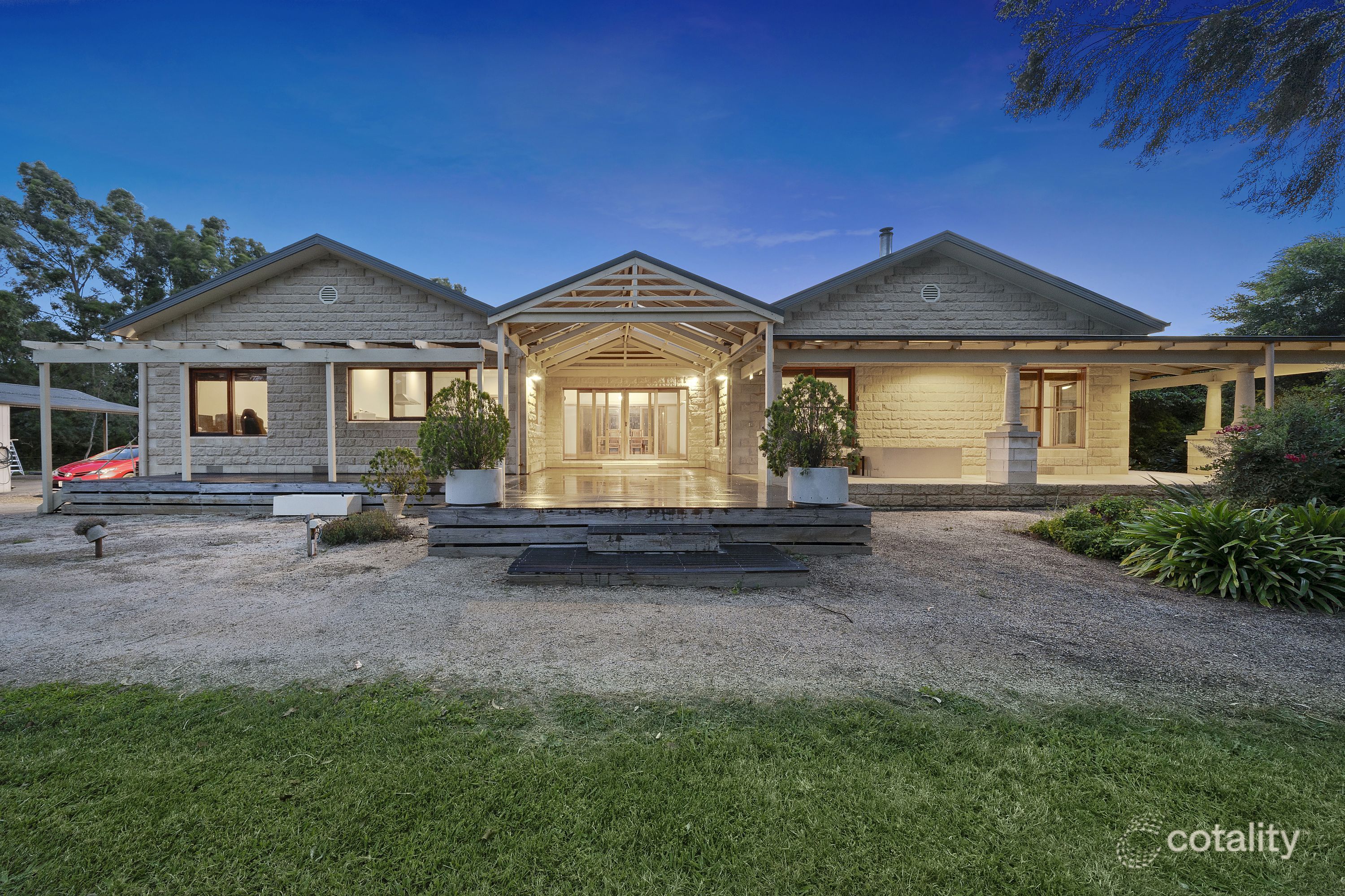 16 Kelly Rd, Cranbourne South, VIC 3977