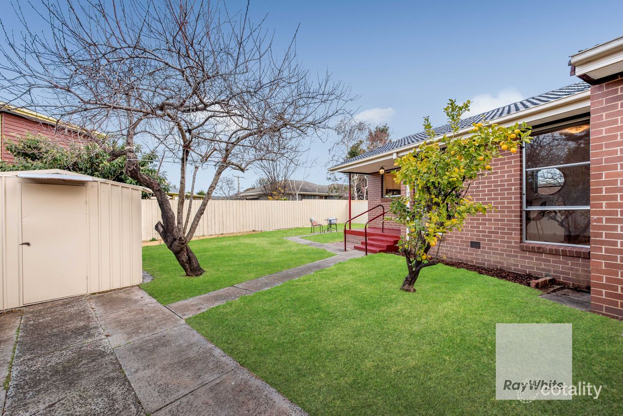 8 Lyndhurst Rd, Gladstone Park, VIC 3043