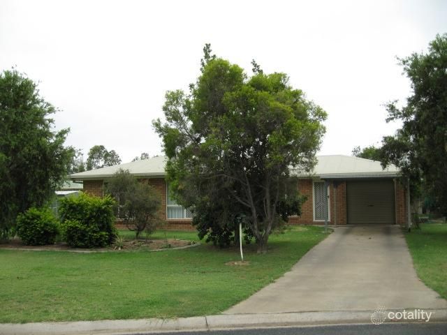 2 Fern Ct, Emerald, QLD 4720