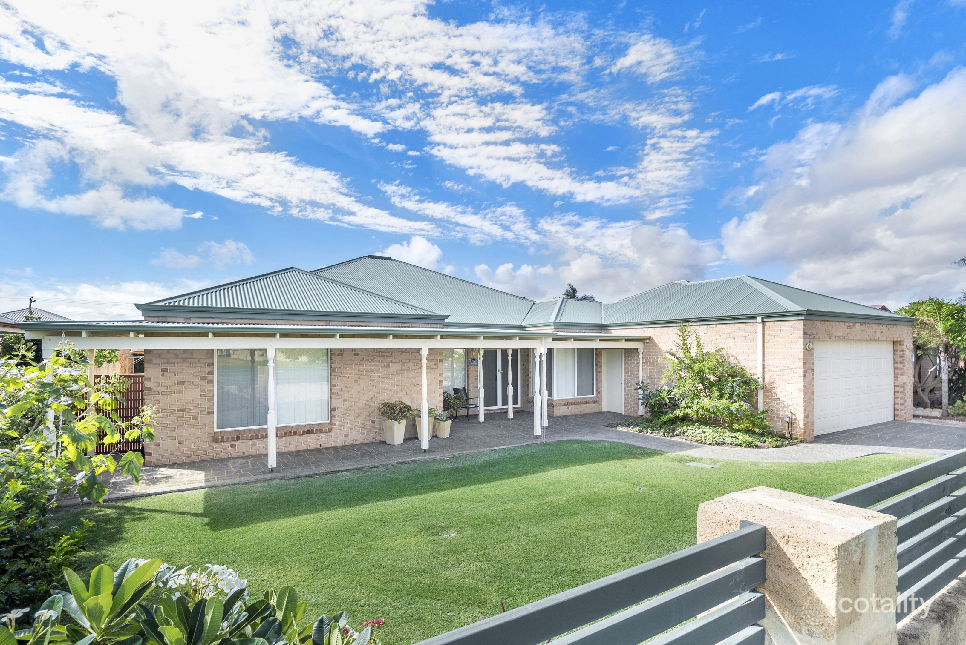 12 Settlers Cl, Bluff Point, WA 6530