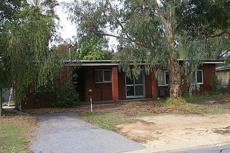 15 Stewartby Cres, Viveash, WA 6056