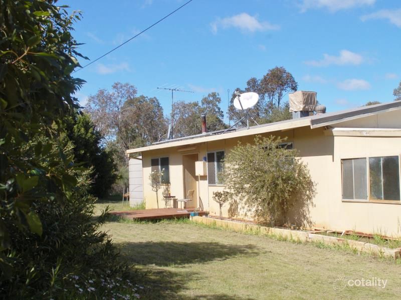 390 Simmons St, Beechina, WA 6556