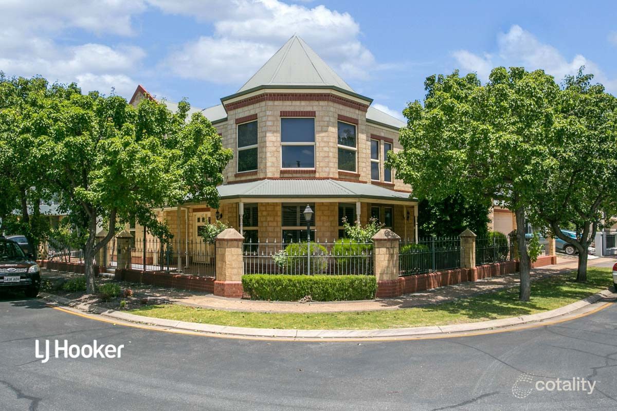 15 Lakeside Cl, Mawson Lakes, SA 5095