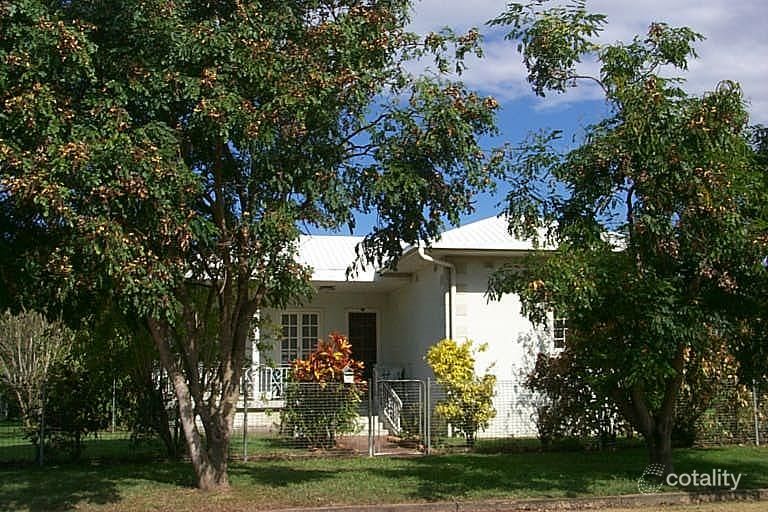 11 Fourth St, Home Hill, QLD 4806