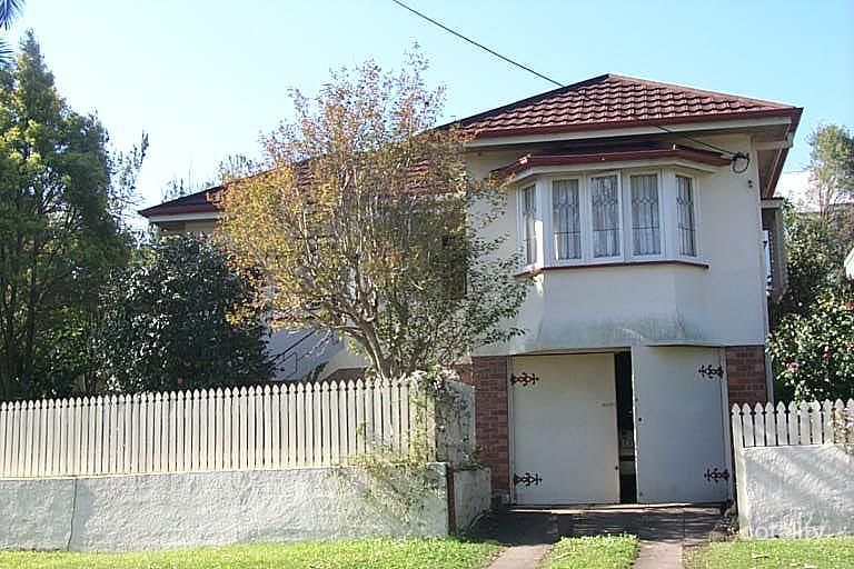 18 Kanumbra St, Coorparoo, QLD 4151