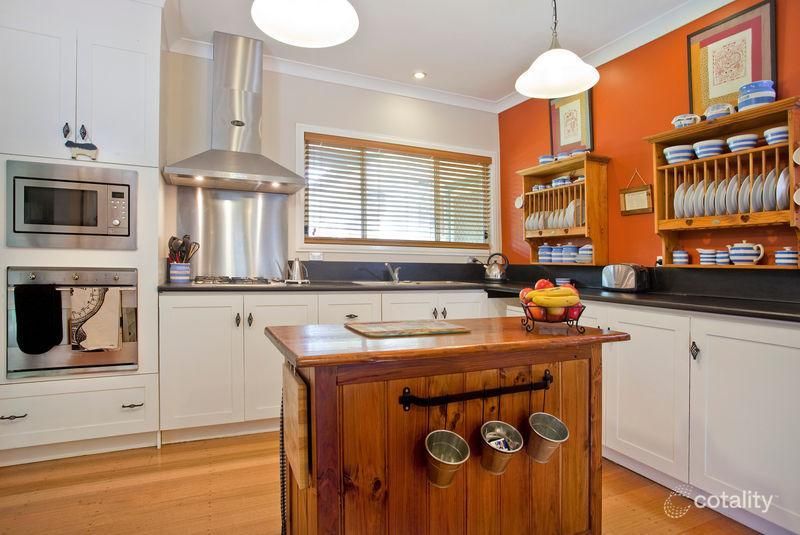 2 Leonard Ave, Flora Hill, VIC 3550