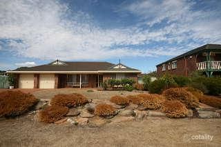3 Hollyoaks Ct, Happy Valley, SA 5159
