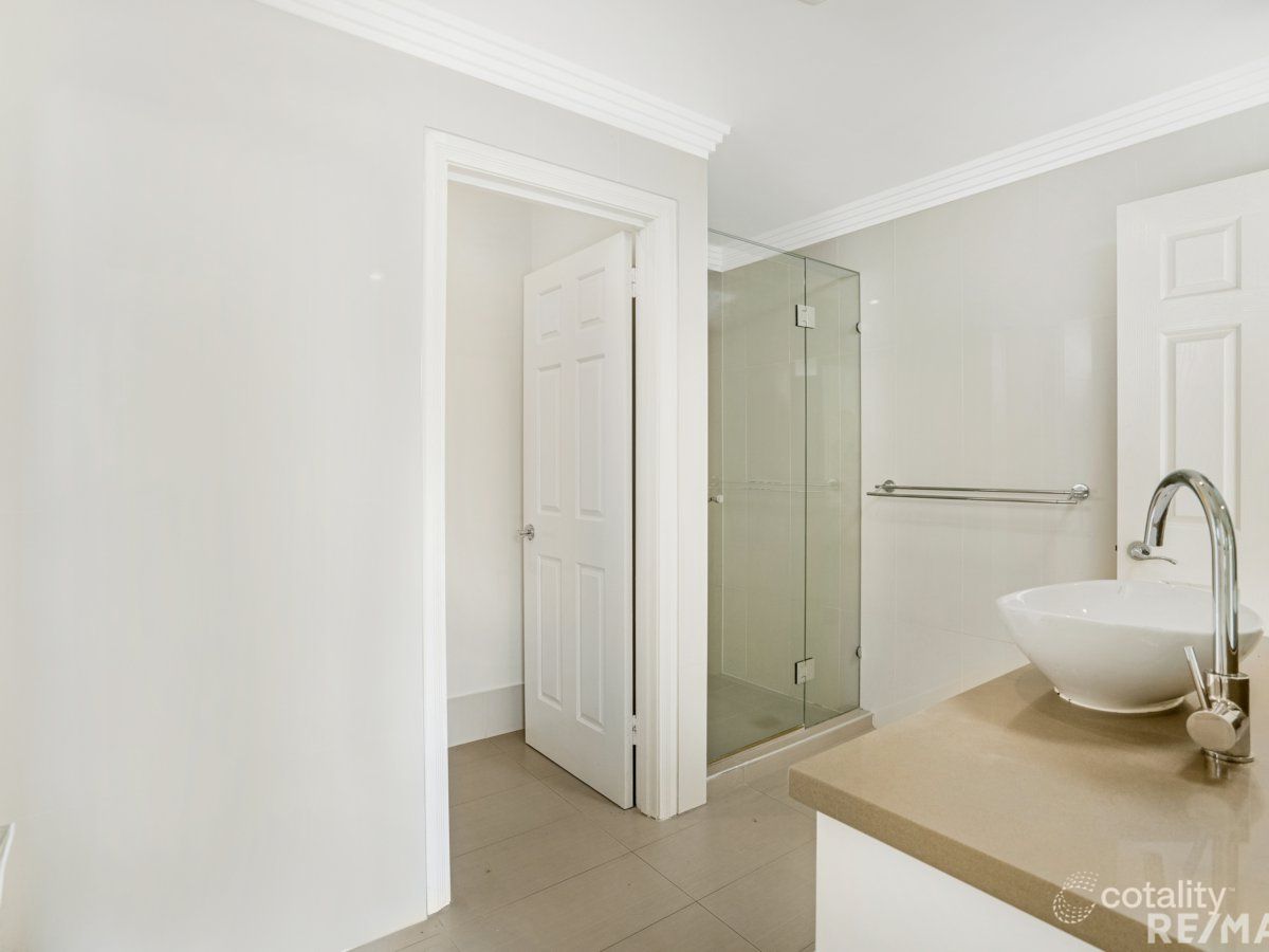 96 Cabana Bvd, Benowa, QLD 4217