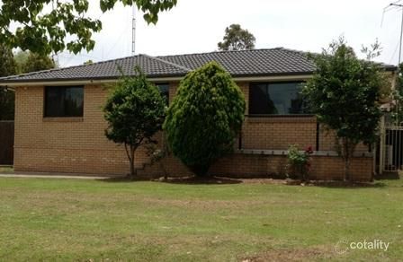 7 Edward St, The Oaks, NSW 2570