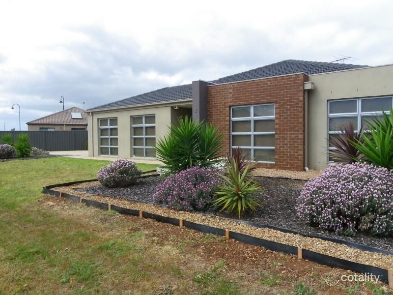 3 Streeton Ave, Caroline Springs, VIC 3023