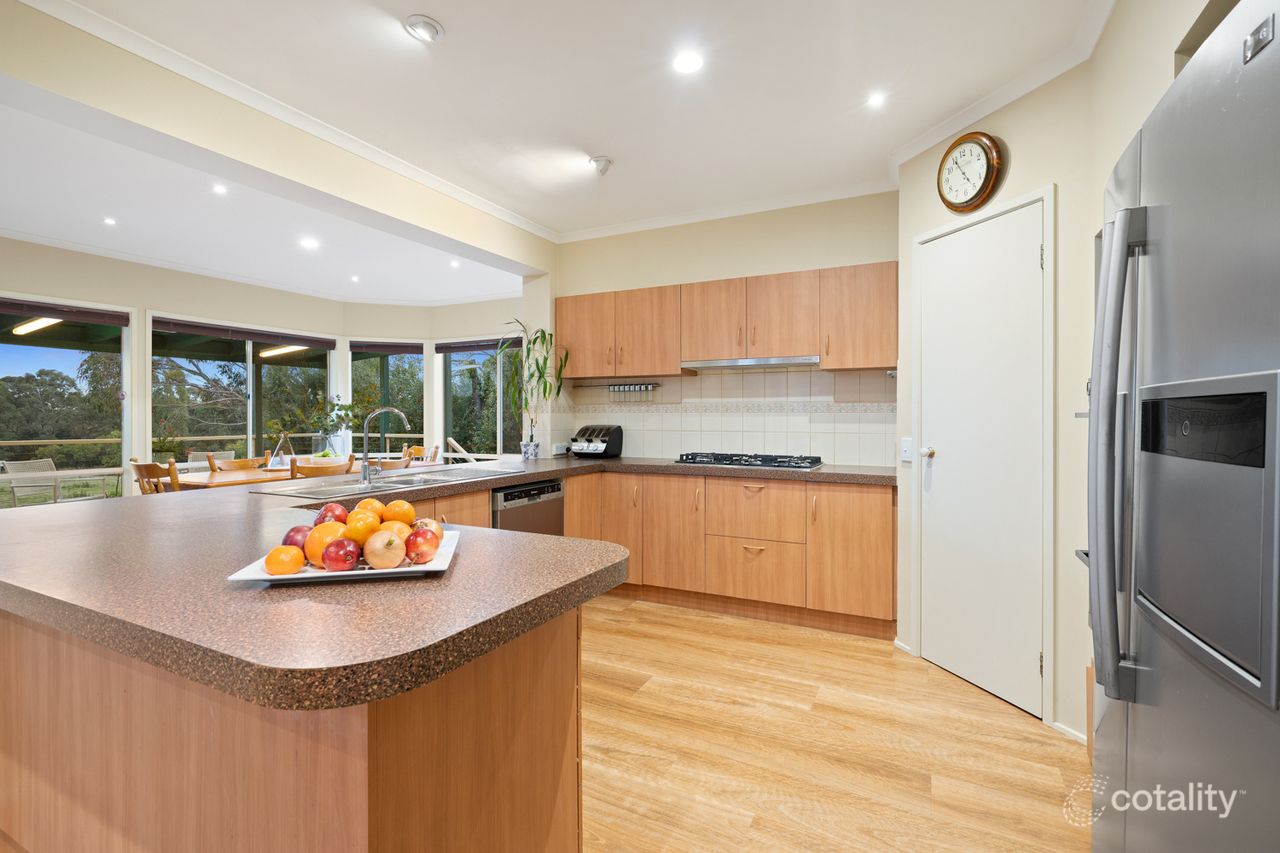 15 Wattlebird Walk, South Morang, VIC 3752