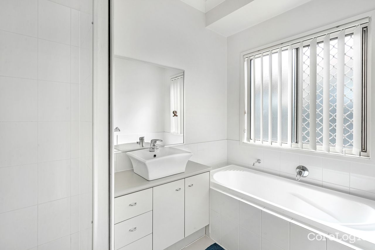 22 Marks Dr, Varsity Lakes, QLD 4227