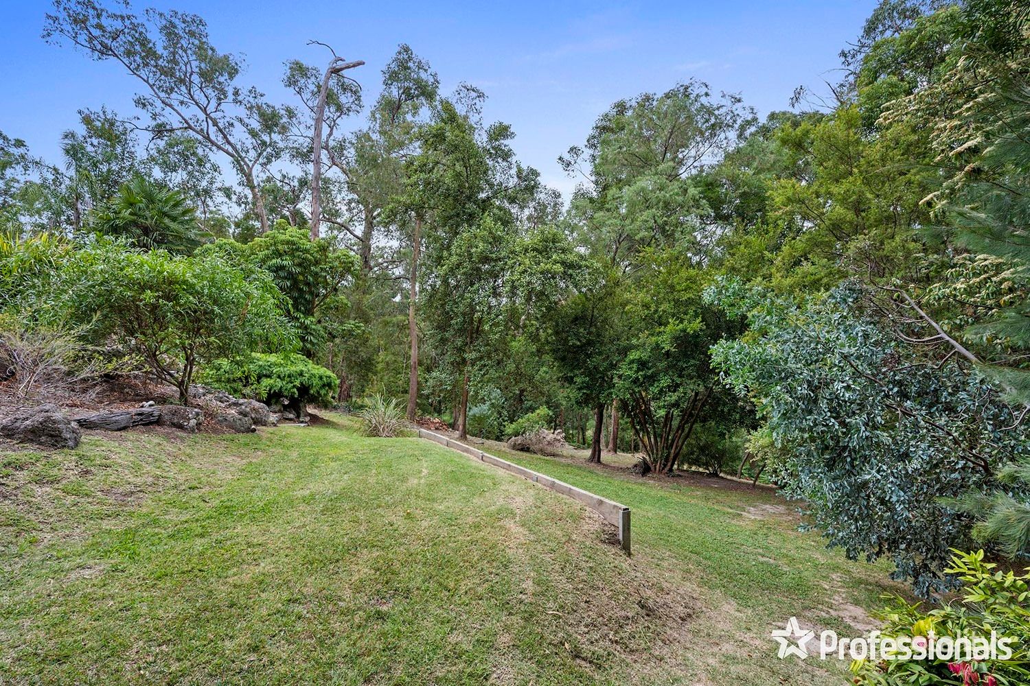 8 Sycamore Gr, Mount Evelyn, VIC 3796