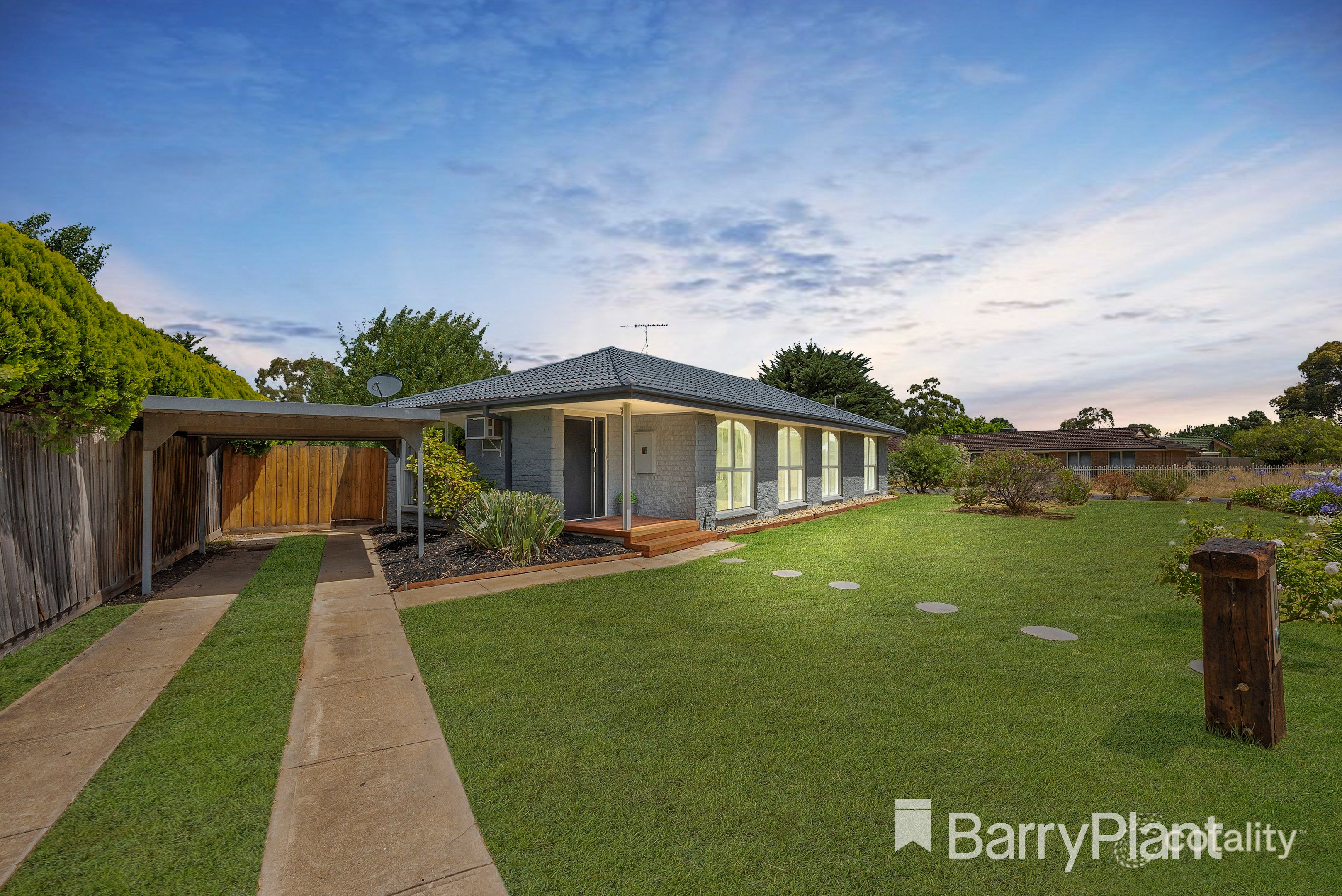9 Linlithgow Way, Melton West, VIC 3337