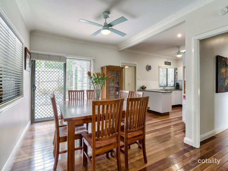 4 Pattison Ave, Norman Park, QLD 4170