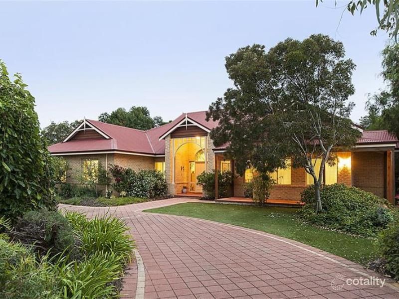 2 Coachmans Pl, Roleystone, WA 6111
