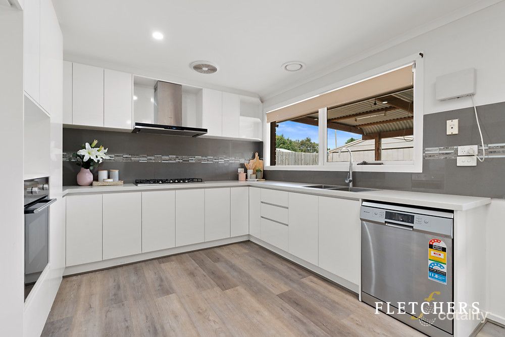 11 Eaton St, Melton South, VIC 3338