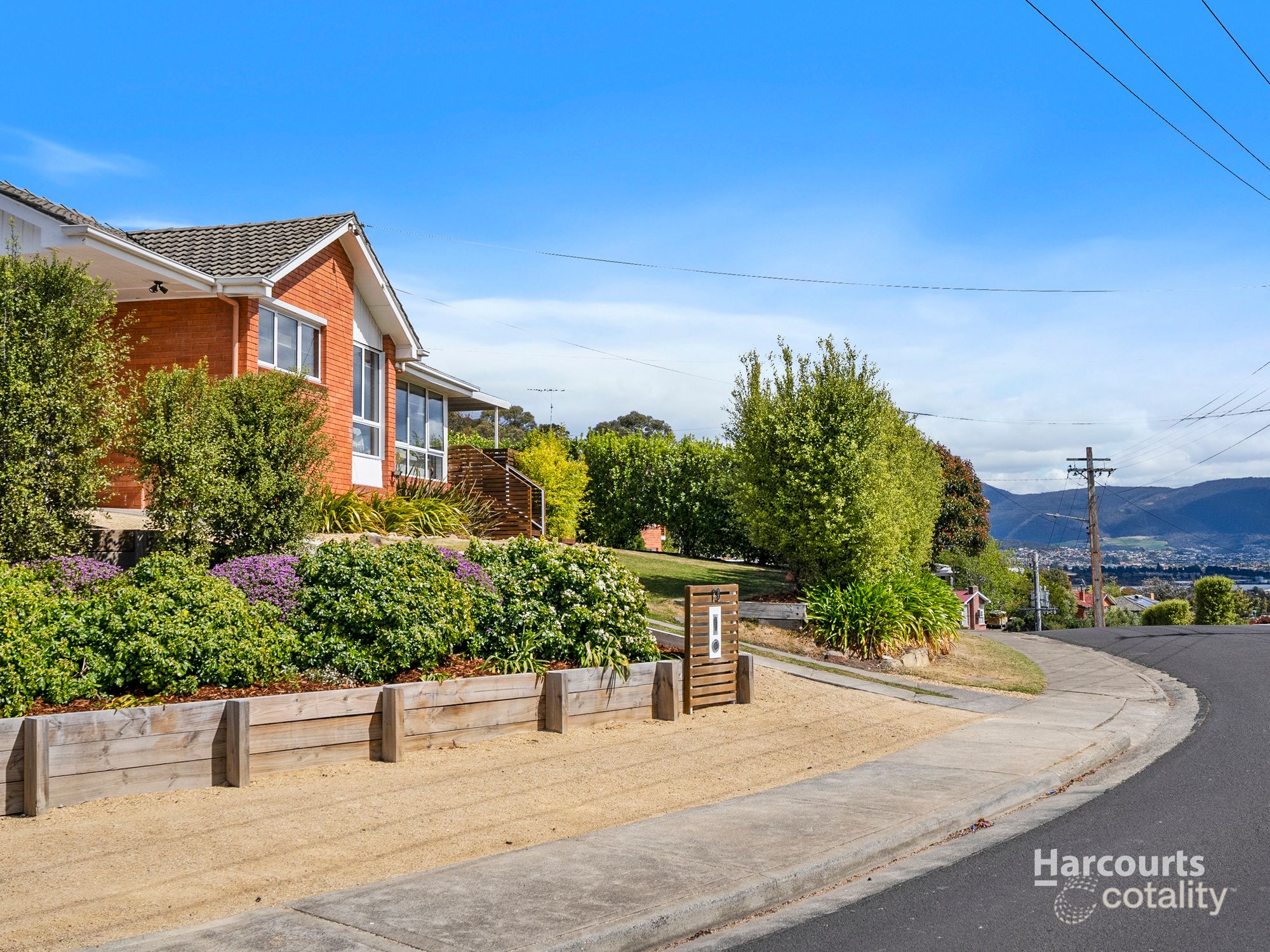 13 St Helens St, Lindisfarne, TAS 7015