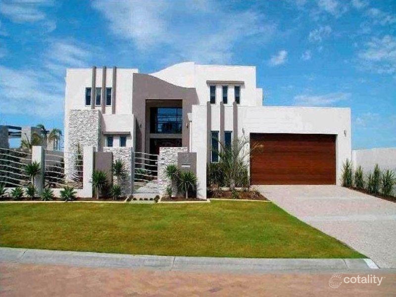 3 Royal Albert Cres, Paradise Point, QLD 4216