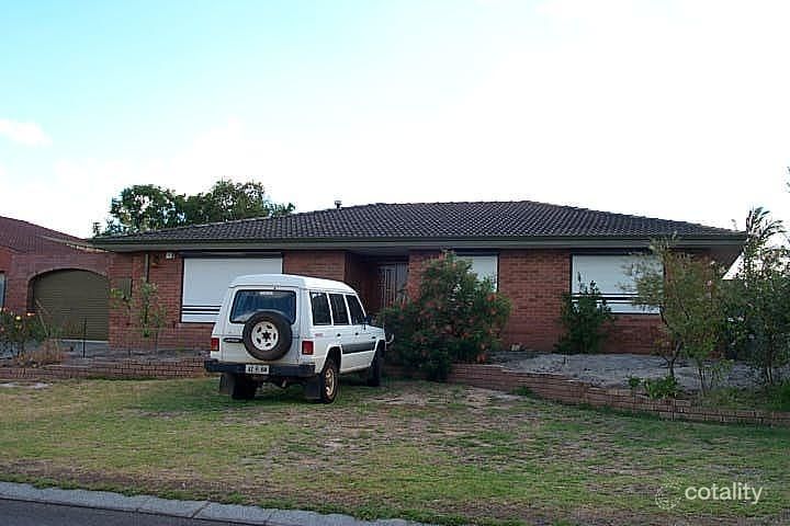 15 Crusader Dr, Thornlie, WA 6108