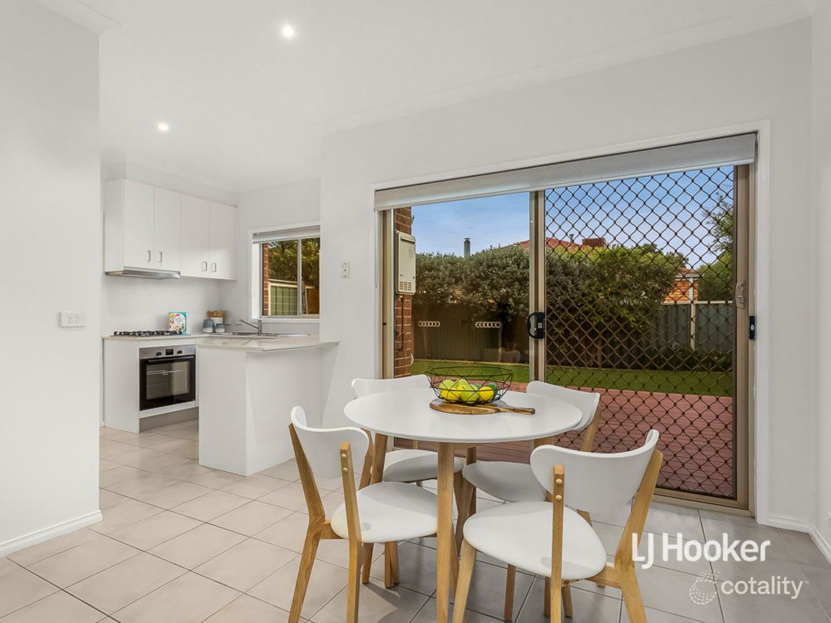 1/14 Mickleton Gr, Point Cook, VIC 3030