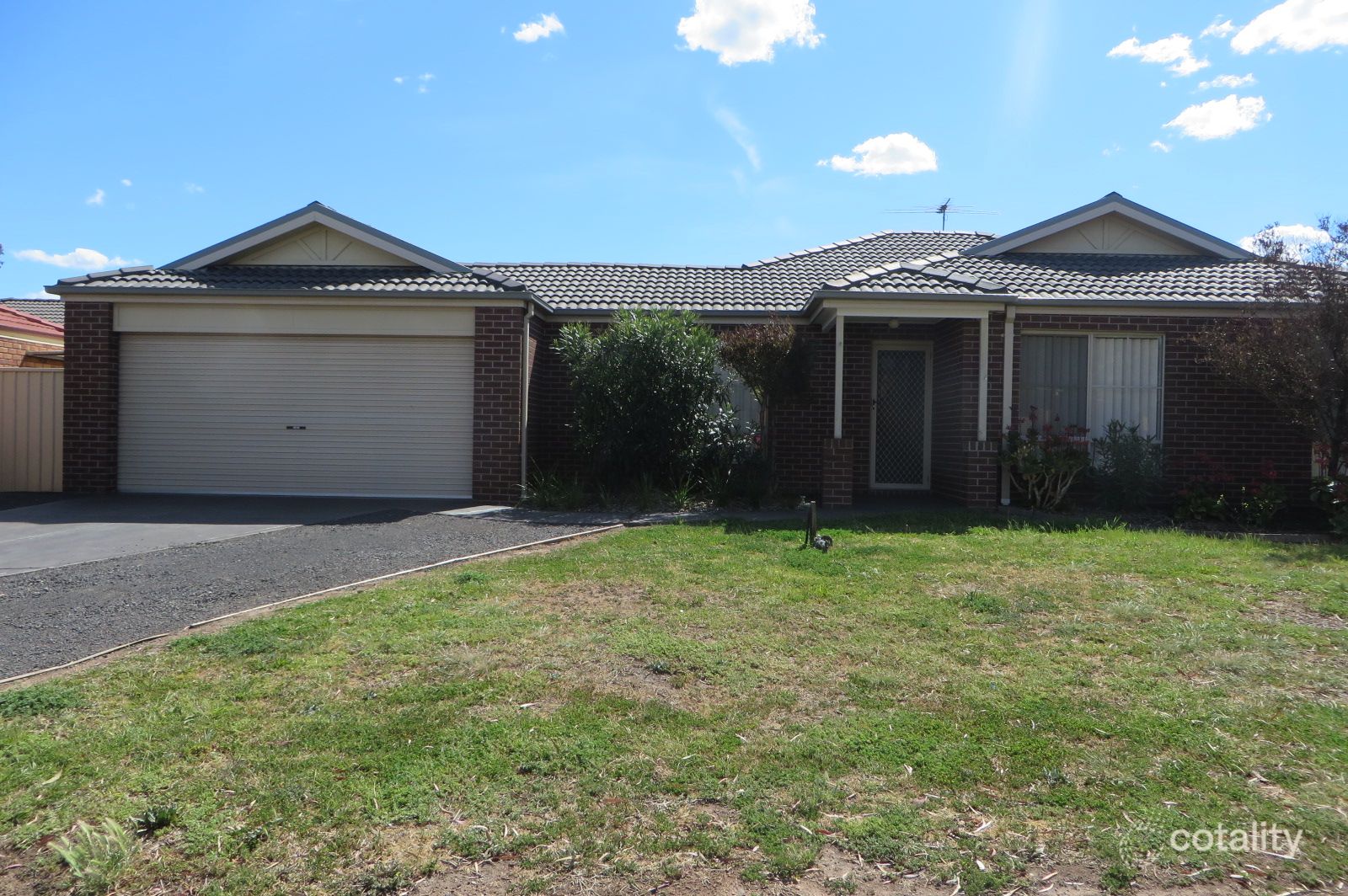 2 Gongurra Bowl, Harkness, VIC 3337