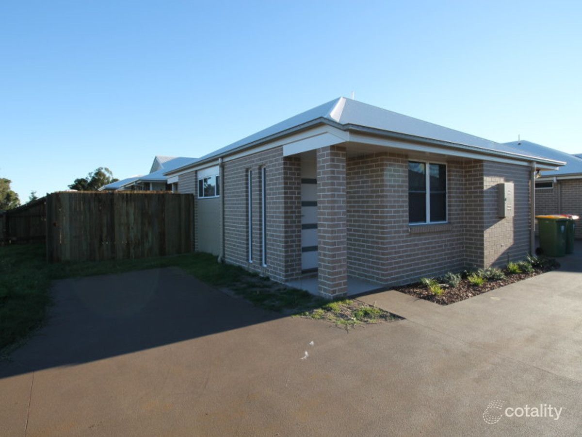 1/231 Greenwattle St, Cranley, QLD 4350