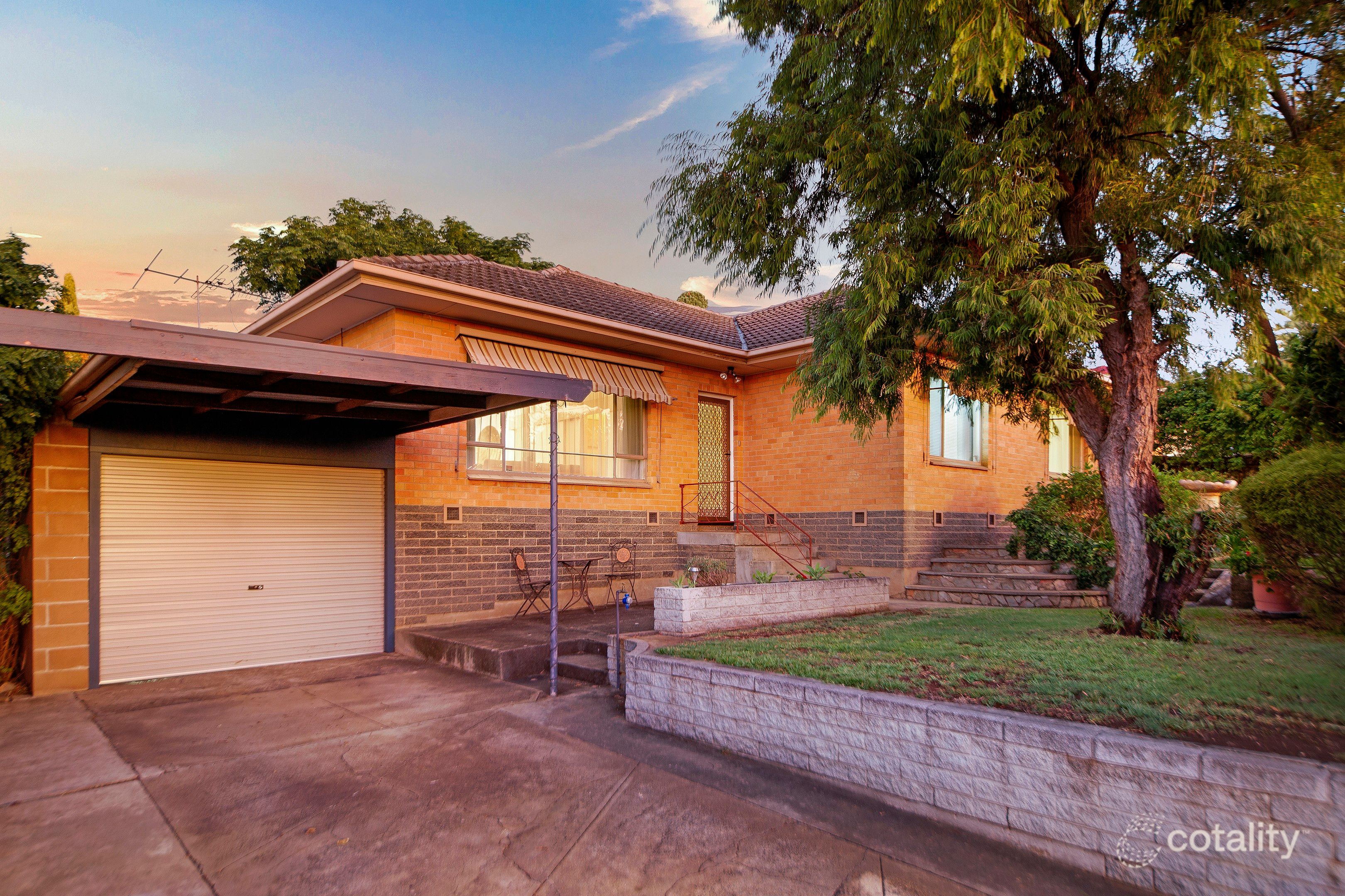 7 Sinclair Cres, Para Hills, SA 5096