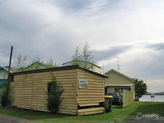 35 Marks Pde, Marks Point, NSW 2280