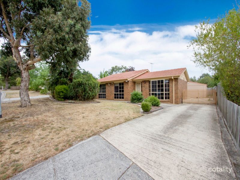 33 Hornsby Dr, Langwarrin, VIC 3910